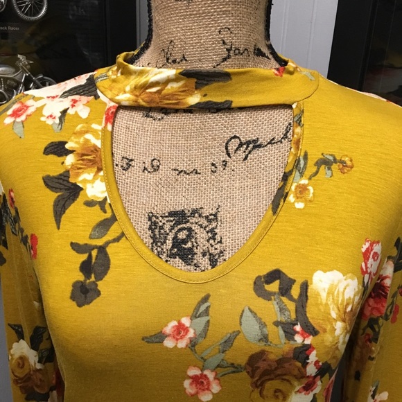 Floral Bell Sleeve Tunic - Picture 4 of 8